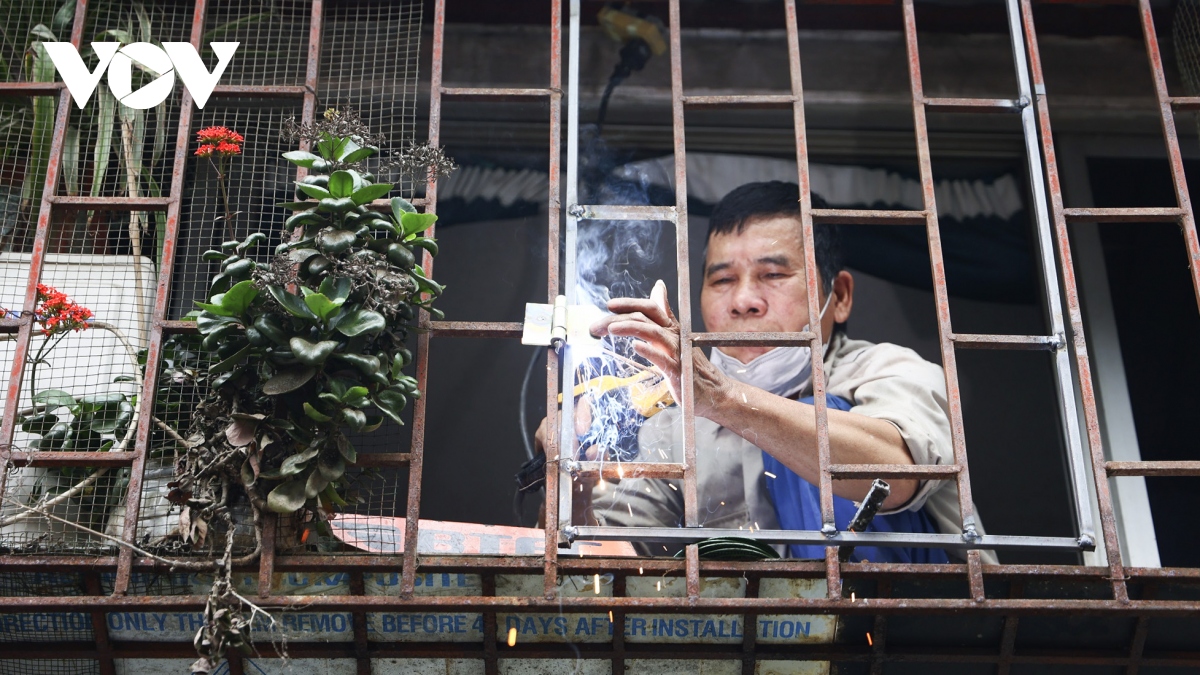 Nhiều hộ dân ở Hà Nội được vận động cắt “chuồng cọp” tạo lối thoát hiểm
